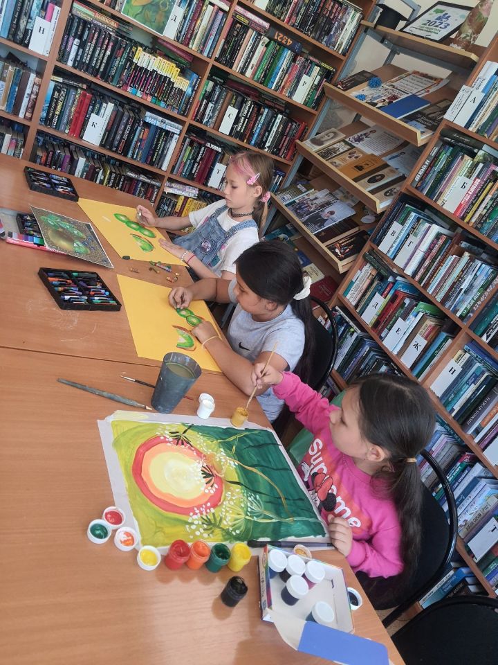 Библиоостров «Юные открыватели» провели творческий семинар «Читай@Рисуй»