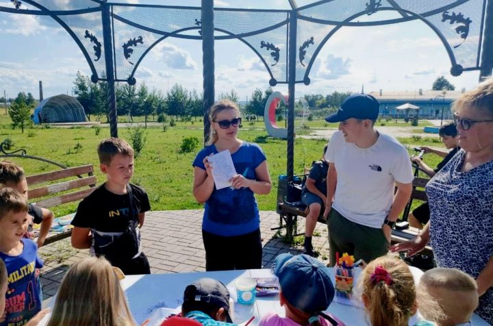 В Круглопольском парке «Железнодорожник» библиотекари Мелекесского куста, провели парковое мероприятие для детей «Цветочный вальс»