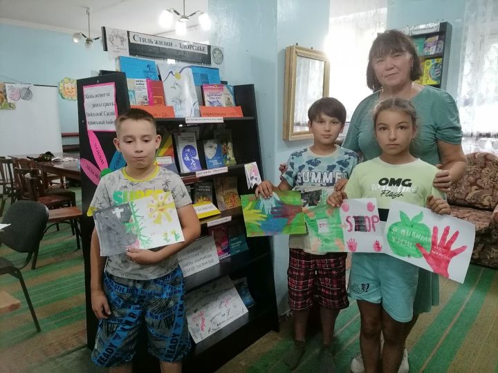 Калмашская сельская библиотека провела конкурс рисунков «Мы против наркотиков»