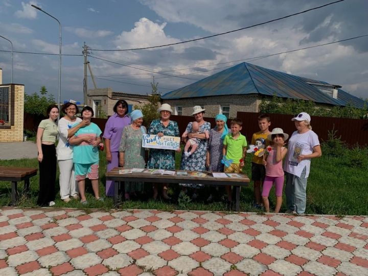 27 июля в сквере «ветеран» села Бюрганы прошло мероприятие для детей «Книжное лето»