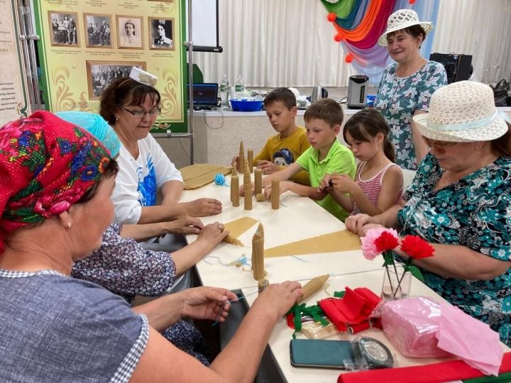 27 июля в сквере «ветеран» села Бюрганы прошло мероприятие для детей «Книжное лето»