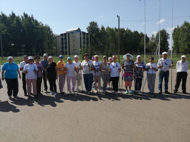 День физкультурника вместе с активными пенсионерами отметили в посёлке Новый