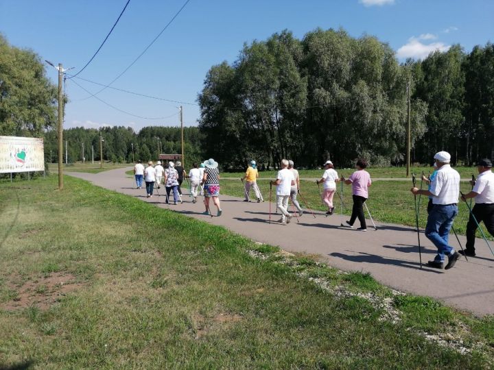 День физкультурника вместе с активными пенсионерами отметили в посёлке Новый