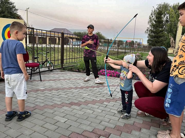 В Старом Абдулове сотрудники музея «Гиндукуш» совместно с работниками дома культуры для детей организовали спортивный праздник