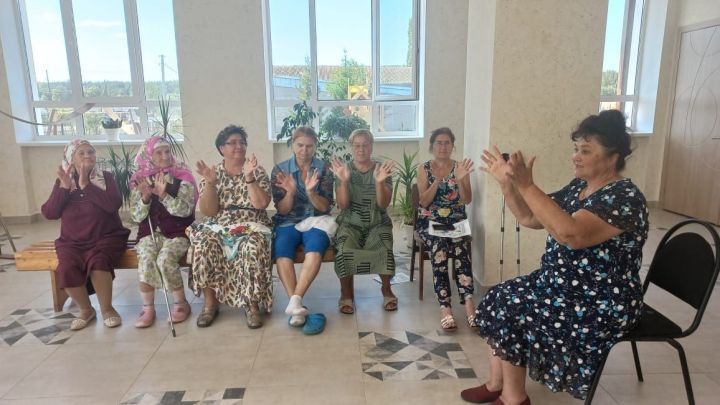 В Доме культуры села Яна-Буляк прошло занятие в рамках реализации проекта «Активное долголетие» с приглашением граждан пожилого возраста