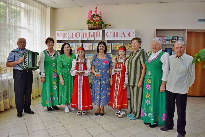 В Князевском доме культуры прошел веселый, шумный и вкусный праздник - Медовый Спас