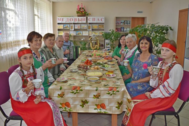 В Князевском доме культуры прошел веселый, шумный и вкусный праздник - Медовый Спас