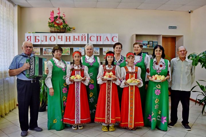 В Князевском доме культуры провели праздник Яблочный Спас