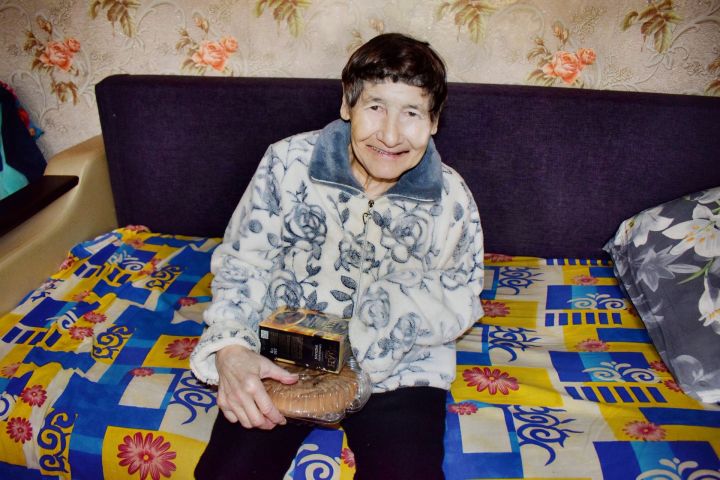 Работники Князевского дома культуры посетили на дому пенсионеров с ограниченными возможностями здоровья, лежащих в постели с целью поддержки добрым словом