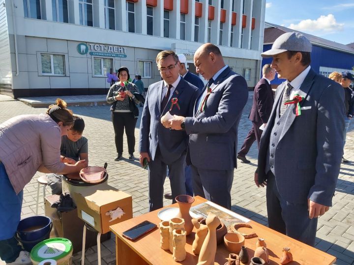 В День Республики Татарстан в посёлке Новый был организован мастер-класс «Гончарная мастерская» специалистами из музея боевой славы «Гиндукуш»