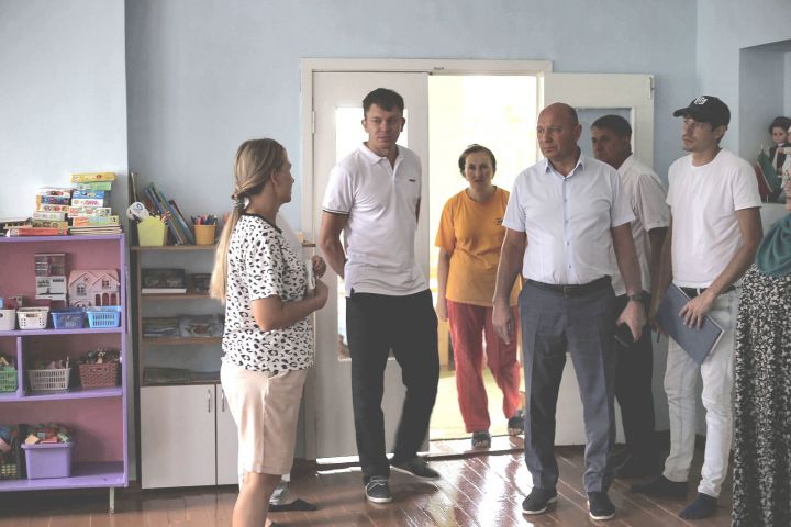 Глава района Фаил Камаев дал поручение по проведению комплексных ремонтных работ в детском саду «Шатлык»