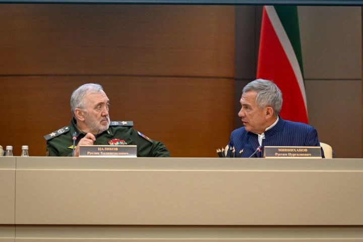 Минниханов принял участие в обсуждении мер по доукомплектованию Вооруженных сил в ПФО