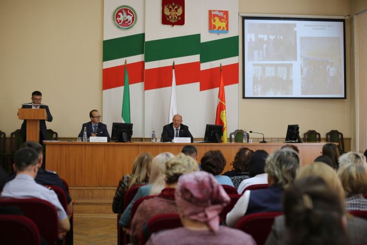Прошло расширенное заседание комиссии по делам несовершеннолетних и защите их прав