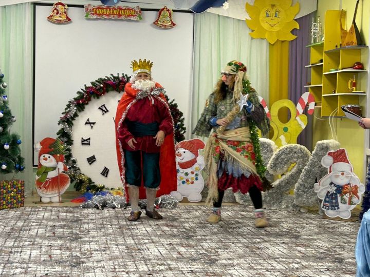 Волшебный праздник Новый год: радость и веселье на утреннике в старшей группе детского сада «Лебедушка»