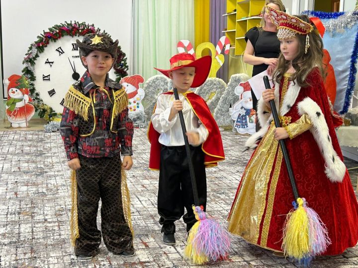 Волшебный праздник Новый год: радость и веселье на утреннике в старшей группе детского сада «Лебедушка»