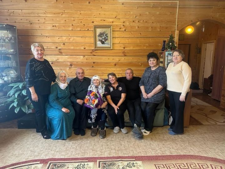Жительнице нашего района Исмагиловой Саиме Шамиловне исполнилось 90 лет