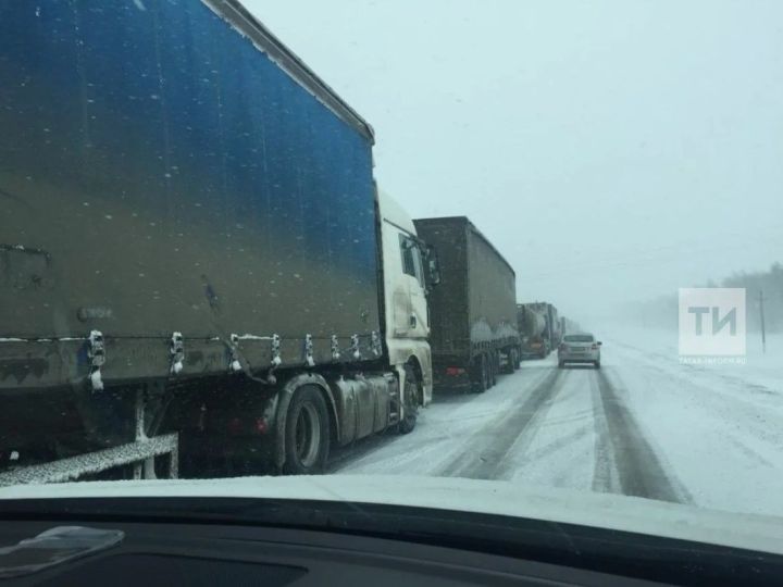 На региональных дорогах в Татарстане сняты ограничения на движение грузовиков и автобусов