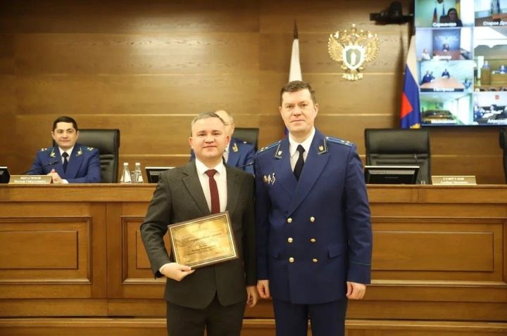 Рустам Минниханов и Альберт Суяргулов отметили положительную динамику прокурорского надзора в Татарстане