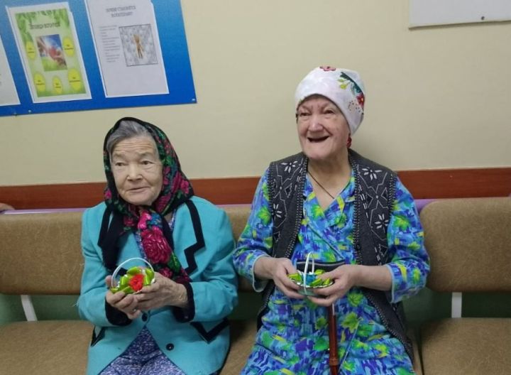 Ученики Тлянче-Тамакской школы дарят радость пожилым людям