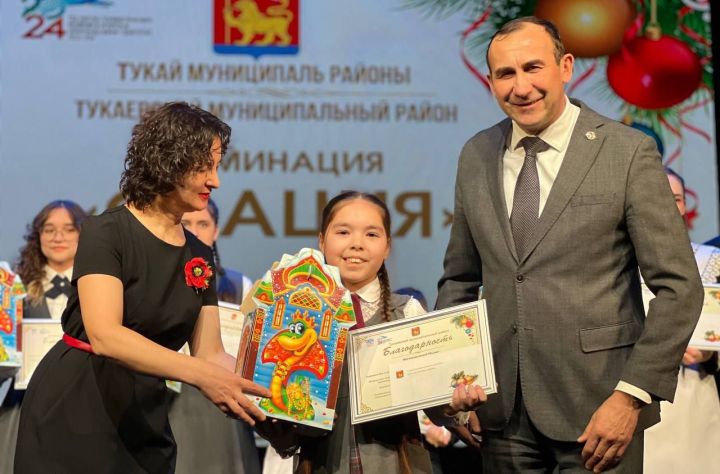Руководитель Исполнительного комитета Камиль Назмиев чествовал одаренных детей Тукаевского района.