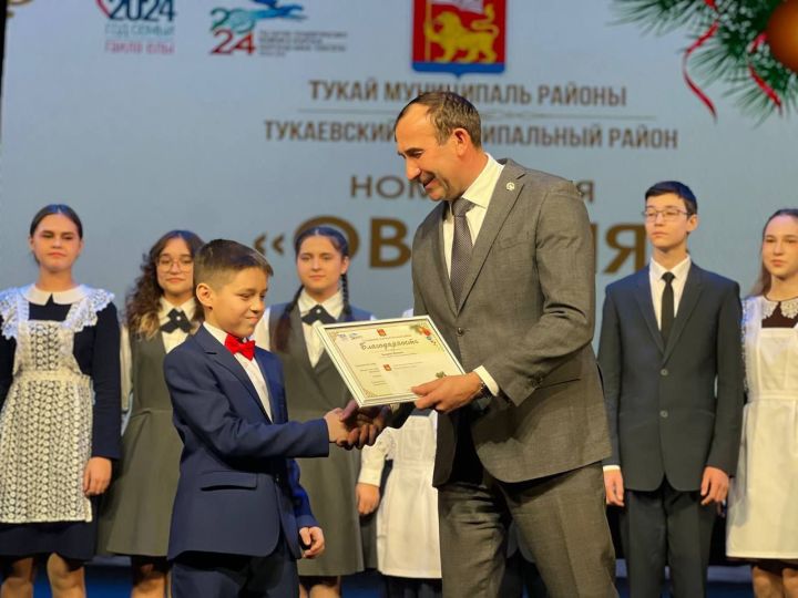 Руководитель Исполнительного комитета Камиль Назмиев чествовал одаренных детей Тукаевского района.
