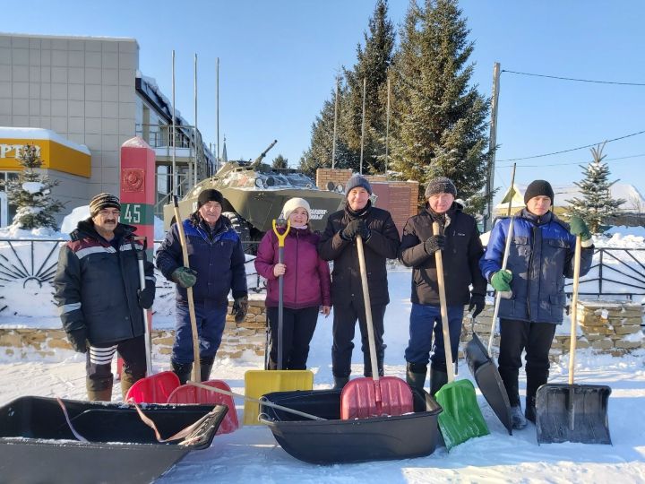 Подготовка к 35-летию вывода советских войск из Афганистана: очистка памятника