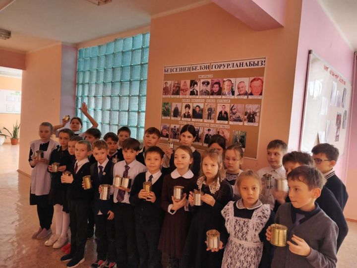 Учащиеся Бурдинской школы создают окопные свечи для поддержки бойцов в зоне специальной военной операции