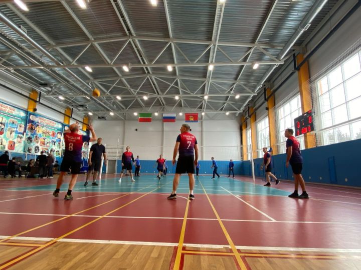Сельские команды сражаются в волейболе: результаты спартакиады района