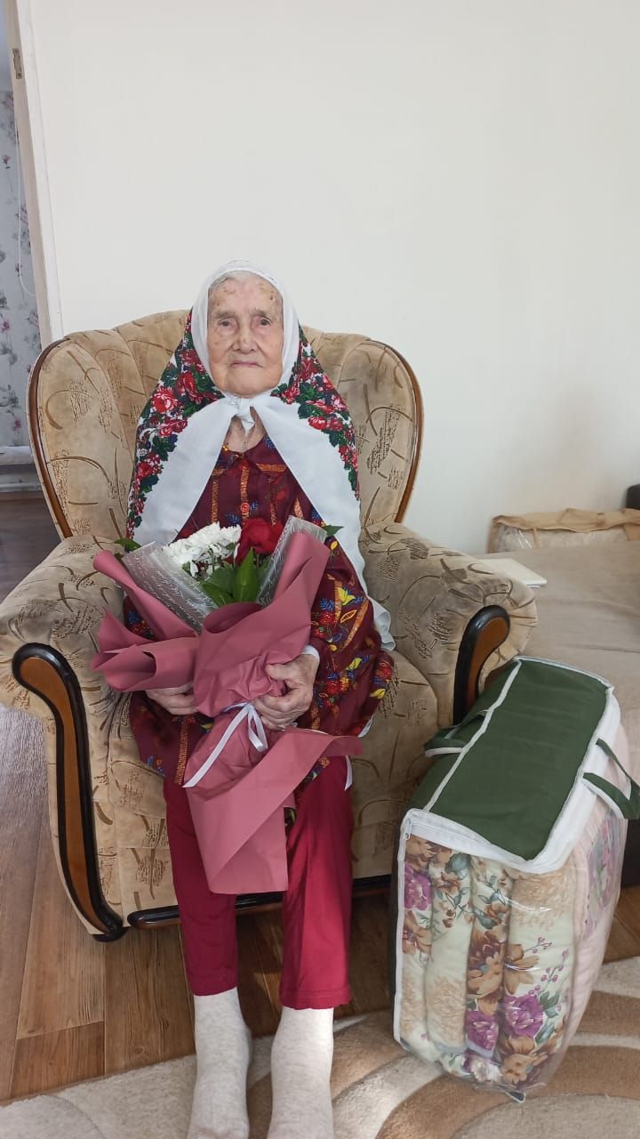 Заместитель главы Тукаевского муниципального района поздравил ветерана Великой Отечественной войны с 100-летним юбилеем