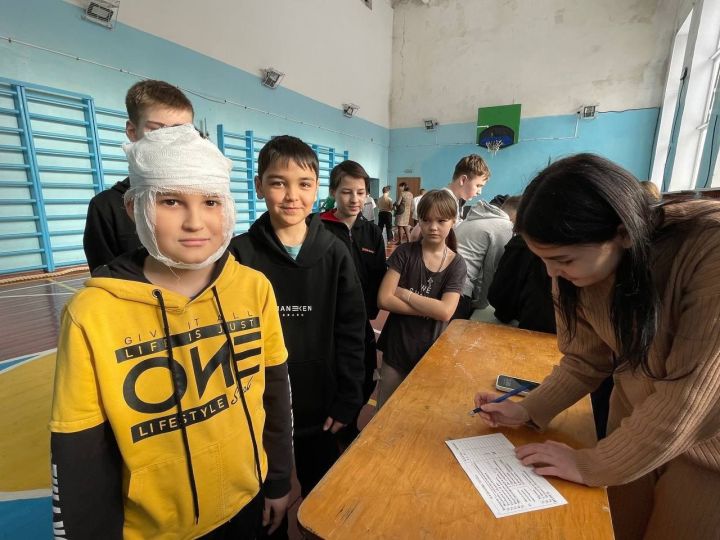 Молодые защитники Отечества: Новотроицкая школа провела военно-патриотическую игру «А ну-ка, мальчики»