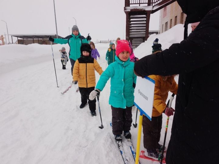 Успешный лыжный марафон в детском саду «Тургай»: дети показали свои спортивные навыки и получили заслуженные награды