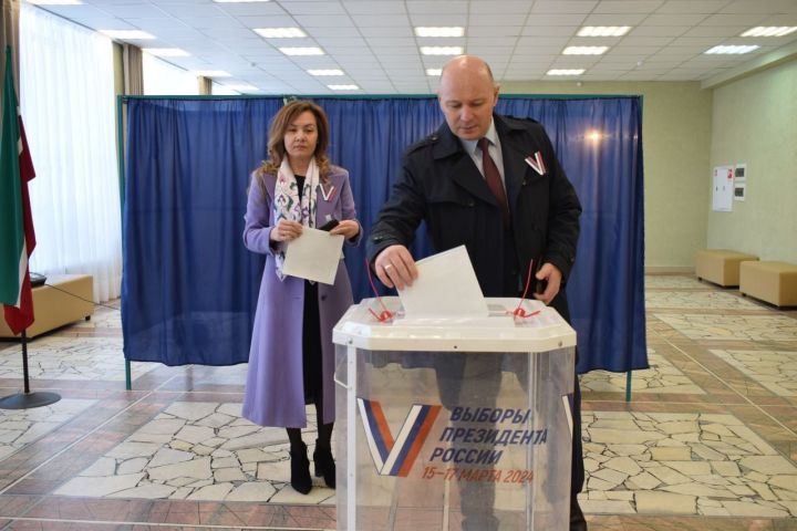Глава Тукаевского района проголосовал на выборах Президента России