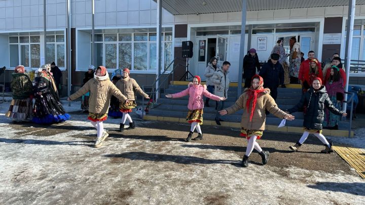 Масленичные гулянья в Круглопольской школе: семейное мероприятие