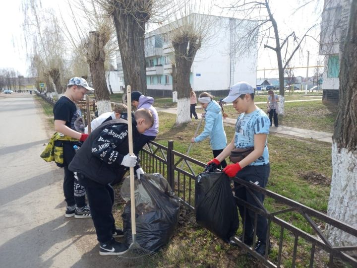 Эковесна-2024: Бетькинская школа наводит чистоту в рамках экологической акции