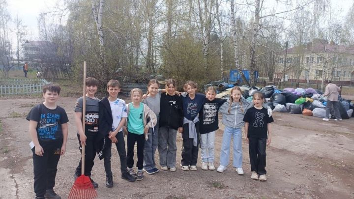 Учащиеся Малошильнинской школы провели масштабный субботник