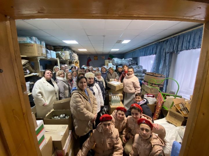 Своих не бросаем: Школа Круглое Поле собирает гуманитарную помощь