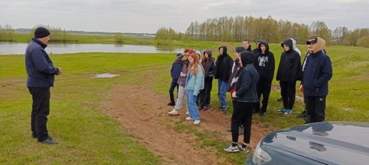 Учащиеся Мелекесской школы успешно очистили берег реки Мелекс