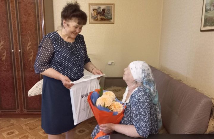 День рождения героя: Ветеран Великой Отечественной войны Ольга Ивановна Левицкая принимает поздравления