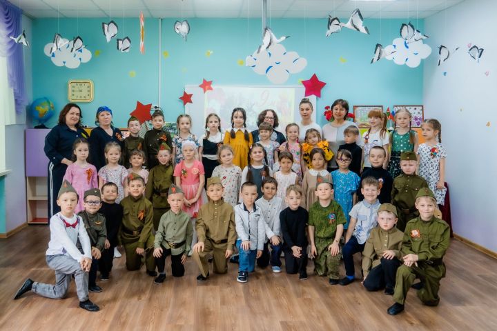 Воспитывая внуков: трогательное мероприятие в детском саду деревни Малая Шильна, посвящённое Дню Победы