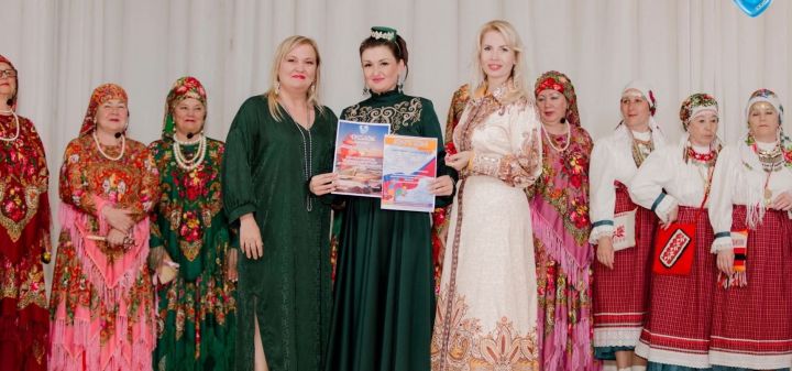 Круглопольский вокальный коллектив «Родные напевы» с триумфом выступил в Анапе