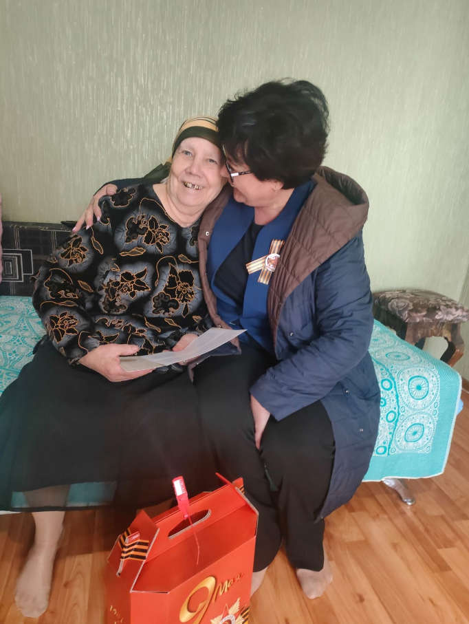 Тукаевский район: В преддверии Дня Победы Гульнара Галимова поздравила узницу концлагеря