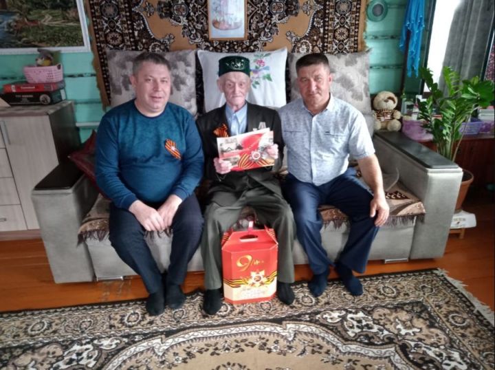 Тукаевский район: Ветеран Великой Отечественной войны Махмутзяна Сабирова поздравили с Днем Победы