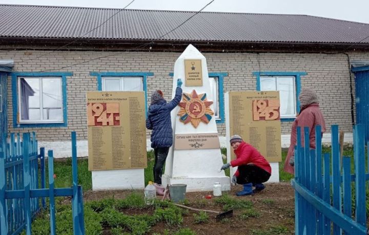 Тукаевский район: памятники победы в Казакларово и Останково обрели ухоженный вид благодаря акции “Эко-весна”