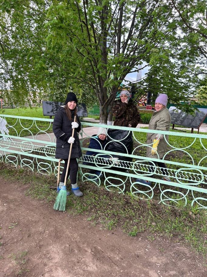 Активисты Тукаевского района провели акцию «чистый памятник» в Иштеряковском сельском поселении