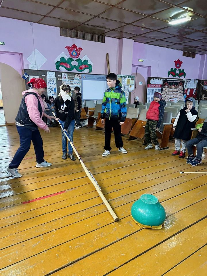 Тукай районы: Югары Байларда – «Карга боткасы»
