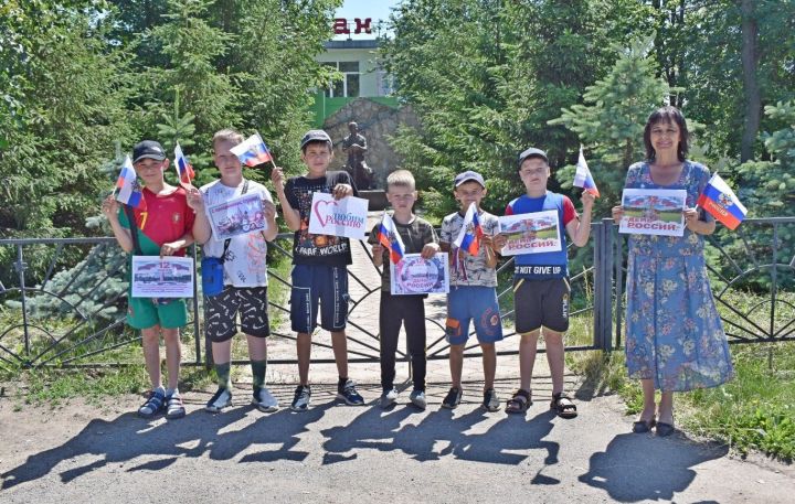 В Князевском доме культуры прошла патриотическая акция «Триколор», посвященная Дню России