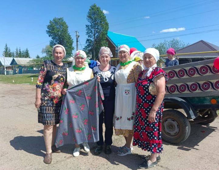 Яна-Буляк в предвкушении Сабантуя собрал подарки