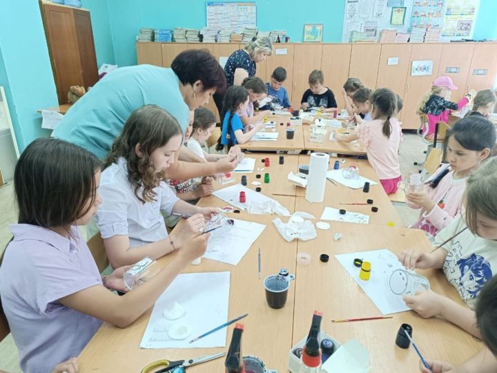 Юные художники Малошильнинской школы в музее «Гиндукуш»