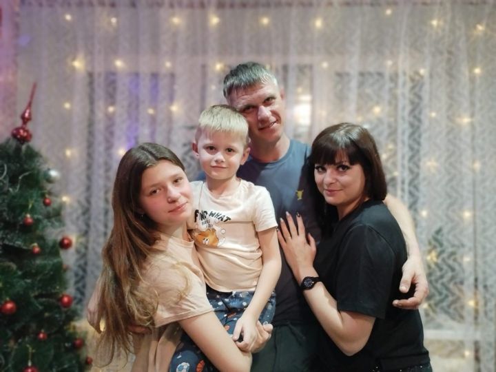 Алтын куллы Александр белән алтын күңелле Виктория