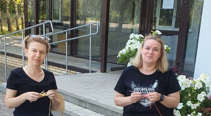 В Новотроицке провели мастер-класс по вязанию крючком на свежем воздух
